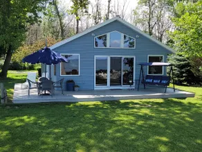 Cozy Cottage on Green Bay - Image 2