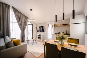 Adorable 2 Bedroom Tiny Home – the Perfect Retreat - Image 2