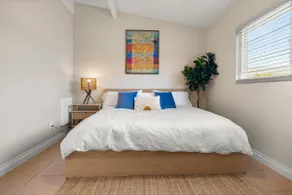Downtown apt recently remodeled! - Image 5