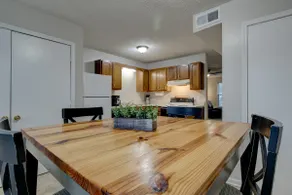 A clean home conveniently located - Image 4