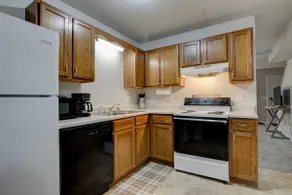 A clean home conveniently located - Image 5