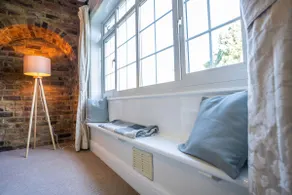 Beautiful detached home in quaint village setting - Image 5