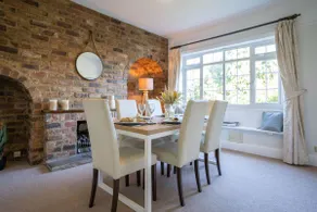 Beautiful detached home in quaint village setting - Image 3