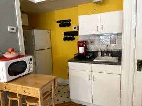 Cozy Victorian Studio Apartment - Image 5