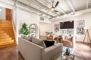 Mainstay in Fay Condo on Dickson St. - Image 2