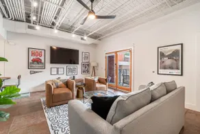 Mainstay in Fay Condo on Dickson St. - Image 4