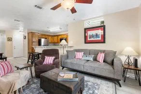 Blue Door Retreat / Sleeps 8 / Minutes to Main St - Image 2