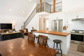 Stunning 5-Bed Retreat In Sunshine Valley - Image 3