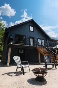 Stunning 5-Bed Retreat In Sunshine Valley - Image 2