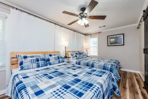 3 Queen Beds, 2 min to Fairgrounds, Fenced Yard - Image 5