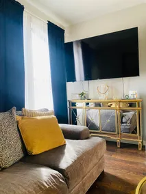 Spacious 5BR • 7 Queen Beds • 2 Living Areas - Image 4