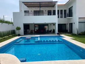 Magnificent new house with pool - Image 2