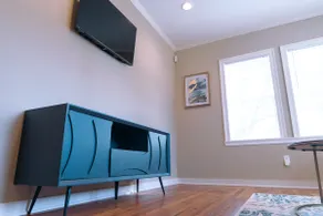 Bright 2 Bedroom Bungalow in the Heart of Fondren - Image 3