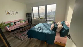Wake up to the NYC skyline. - Image 4