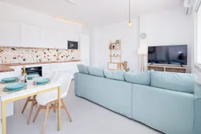 Homey Apt- Penthouse with Cathedral View - Image 2
