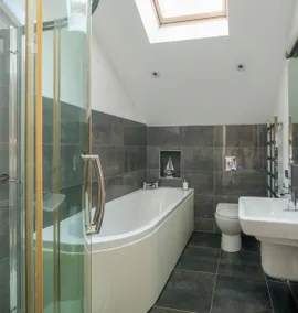 Lux Hot Tub Lodge, Retallack nr Padstow and Newquay - Image 5