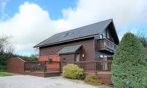 Lux Hot Tub Lodge, Retallack nr Padstow and Newquay - Image 4