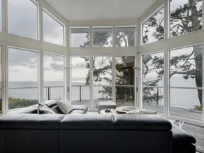 Unforgettable Oceanfront House on Vancouver Island - Image 5