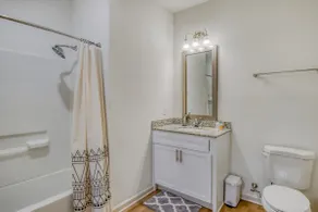 King Bed, Fast Wifi, Comfort and Central Location, - Image 4