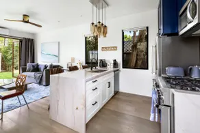 Quiet and Elegant Retreat for 4 Travelers - Image 5