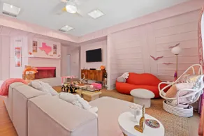 Iconic Pink A-Frame•Bachelorette•Hot tub•Sleeps11 - Image 5