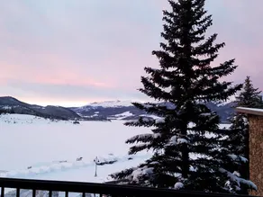 Upscale 2 Bedroom, Beautiful Lake & Mountain Views - Image 4