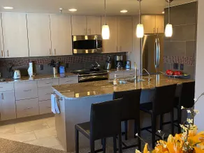 Upscale 2 Bedroom, Beautiful Lake & Mountain Views - Image 3