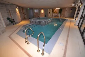 Upscale 2 Bedroom, Beautiful Lake & Mountain Views - Image 5