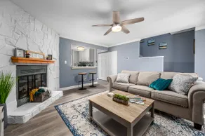 Cozy End Unit Townhouse 1 Mile from Downtown Cary - Image 2