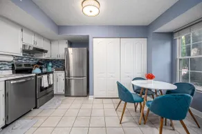 Cozy End Unit Townhouse 1 Mile from Downtown Cary - Image 4