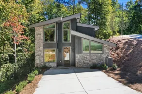Relaxing & Peaceful Modern Farmhouse, Hot Tub, Outdoor Covered Fireplace, Creek - Image 3