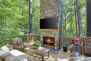 Relaxing & Peaceful Modern Farmhouse, Hot Tub, Outdoor Covered Fireplace, Creek - Image 2