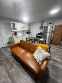 Comfy, Clean & Pet Friendly 2/1 - Image 2