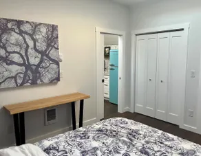 Eclectic 1-bedroom guesthouse directly on 6th Ave. - Image 3