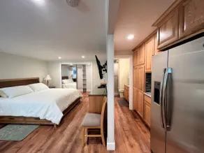 Modern New Studio with All Amenities - Image 3