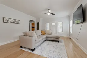 The Carolina Cottage: Near Ft Jackson, Zoo & 5pts! - Image 2