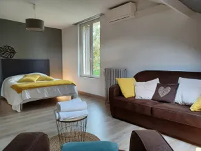 Spacious and bright home with garden - Image 5