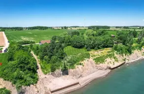 Wheatley Lakefront Cottage - Image 4
