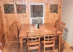 Cozy 2 BR Cabin: Hockey Arena/Lakes/Shops/Coffee - Image 3