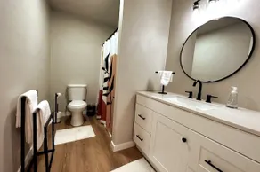 Bright & Private Studio + W/D, Pet Friendly w/yard - Image 4