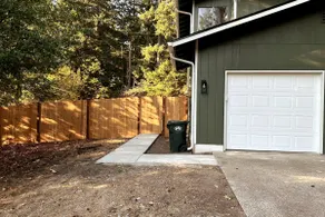 Bright & Private Studio + W/D, Pet Friendly w/yard - Image 5