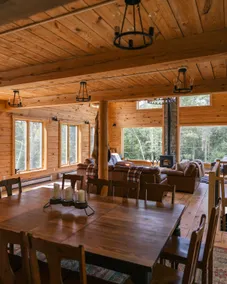 Private Lodge, Hot Tub, Sauna, Swim Pond in Town - Image 4