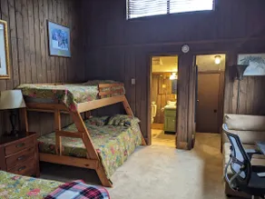 R&R Lodge - A Cozy Loft Townhouse in Snowshoe! - Image 3