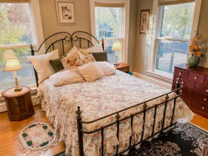 Charming apartment in Rochester, NY sleeps 13+ - Image 2