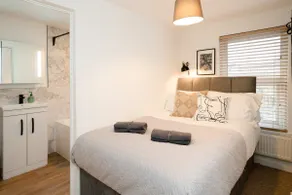 Gorgeous 2BR house walking distance to town centre - Image 4