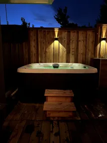 Exquisite 3-bedroom home with hot tub & firepit - Image 5