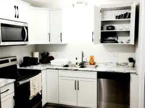 Brand New Cozy & Convenient Suite- On-site Parking - Image 4