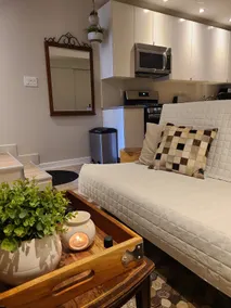Cozy modern 1-bedroom suite - Image 4