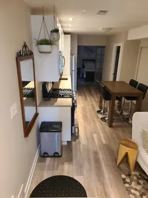 Cozy modern 1-bedroom suite - Image 2