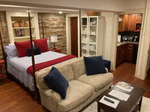 Historic 2-Bedroom in Old Town Warrenton, Virginia - Image 2